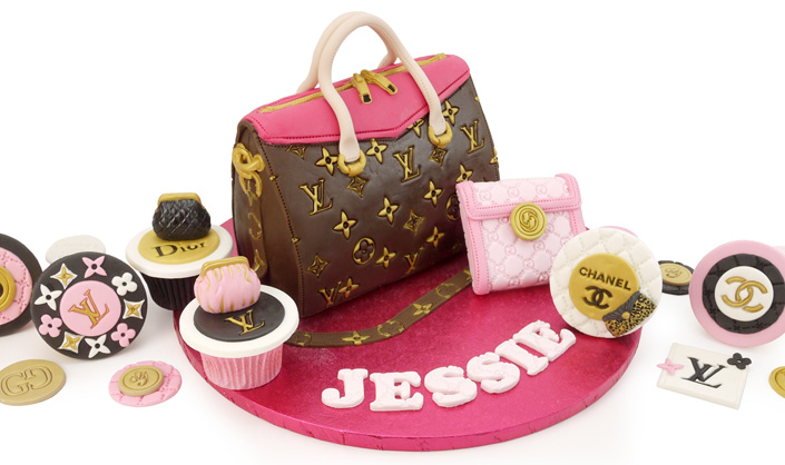 Designer-Handbag-Cake-and-Cupcakes